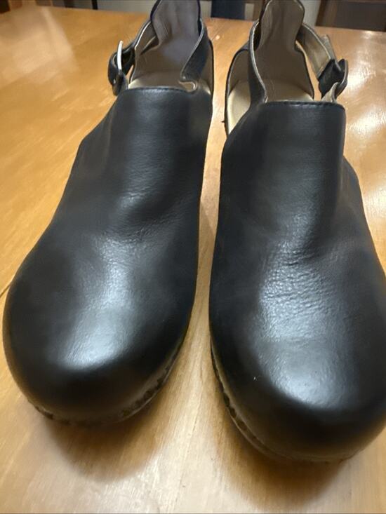 Dansko Shoes - Dansko Sassy Milled Black Leather Sz 10 /40 Clogs Ankle Strap EUC Comfort Office